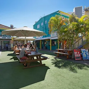 Backpackers In Paradise Under 45's Hostel